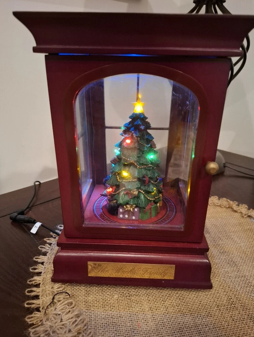 MR CHRISTMAS - MUSICAL CURIO CABINET - 30 SONGS - ANIMATED SCENE - LED LIGHTS